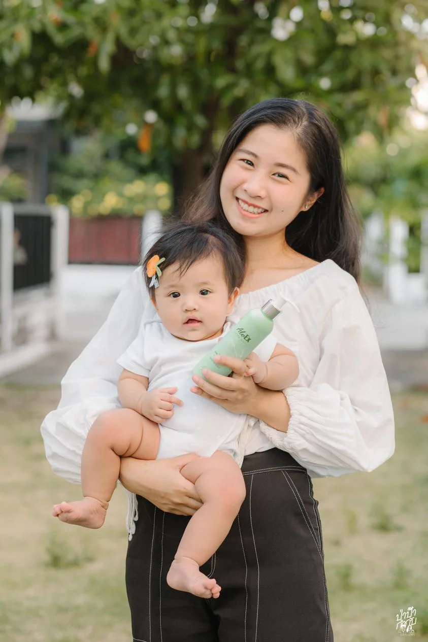 รีบแว๊บมาป้ายยาเลย เชื่อว่าแม่ๆ หลังคลอดต้องมีปัญหาเดียวกัน คือ ผมร่วง หนักมาก
