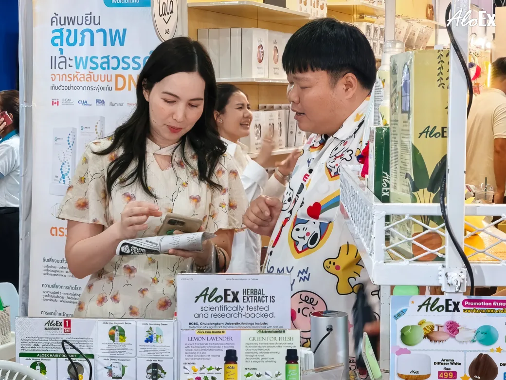 ทีมงาน AloEx ให้คำปรึกษาเรื่องผมร่วงแก่ลูกค้าในงาน Baby & Kids Best Buy ครั้งที่ 63