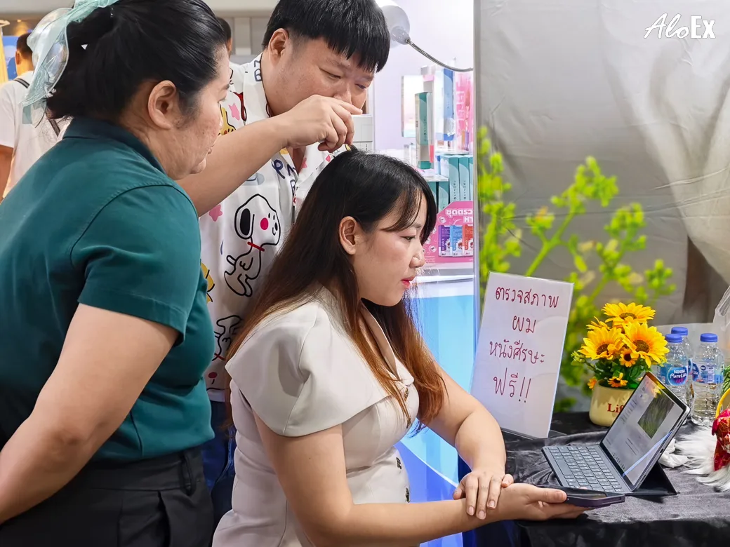 บริการตรวจสภาพเส้นผมและหนังศีรษะฟรีในบูธ AloEx งาน BBB 63
