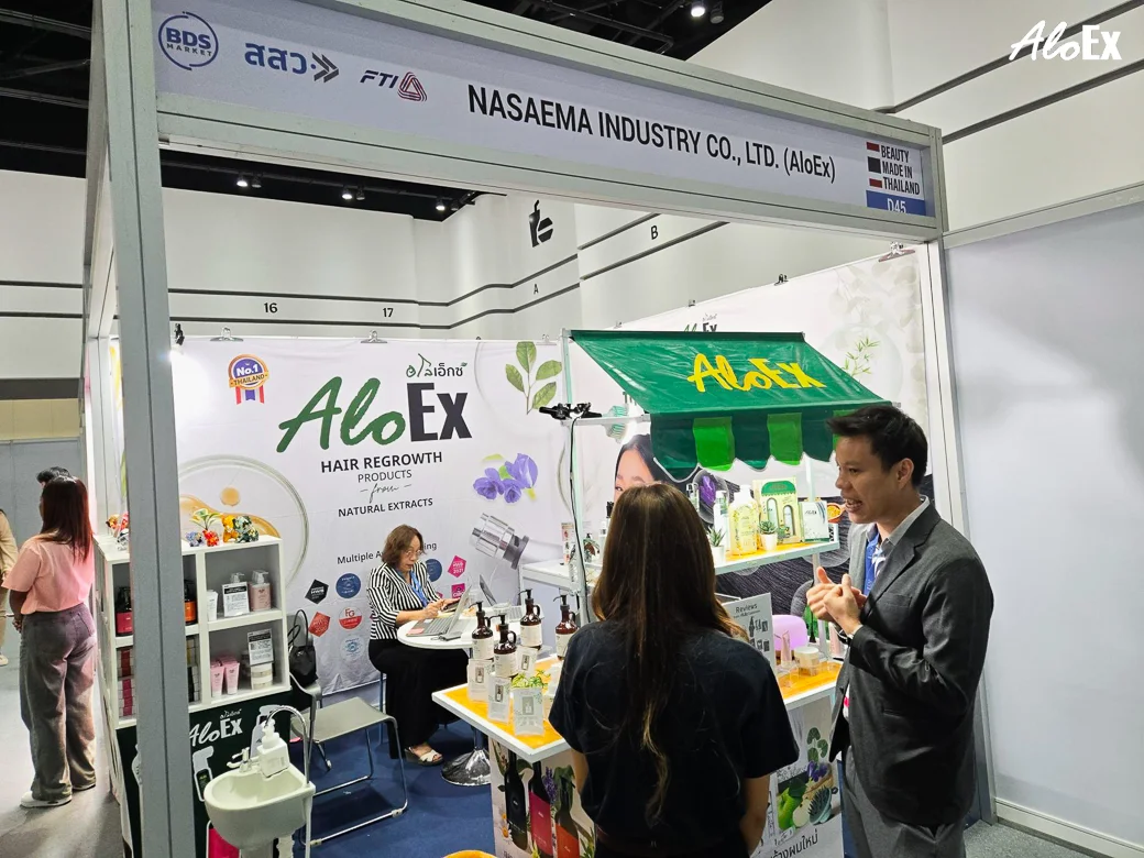 ผู้เข้าชมงานให้ความสนใจบูธ AloEx ที่งาน Cosmoprof CBE ASEAN Bangkok 2026