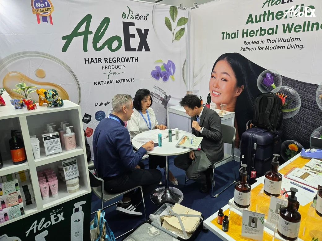 การเจรจาธุรกิจ Business Matching ที่บูธ AloEx ในงาน Cosmoprof CBE ASEAN